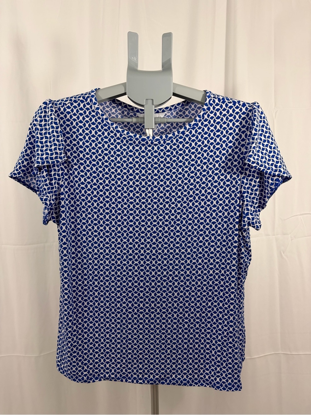 NWT Liz Claiborne Women’s Size Large Blue & White Geometric Short Sleeve Blouse